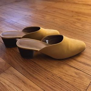 Universal Thread Low Heel // size 7